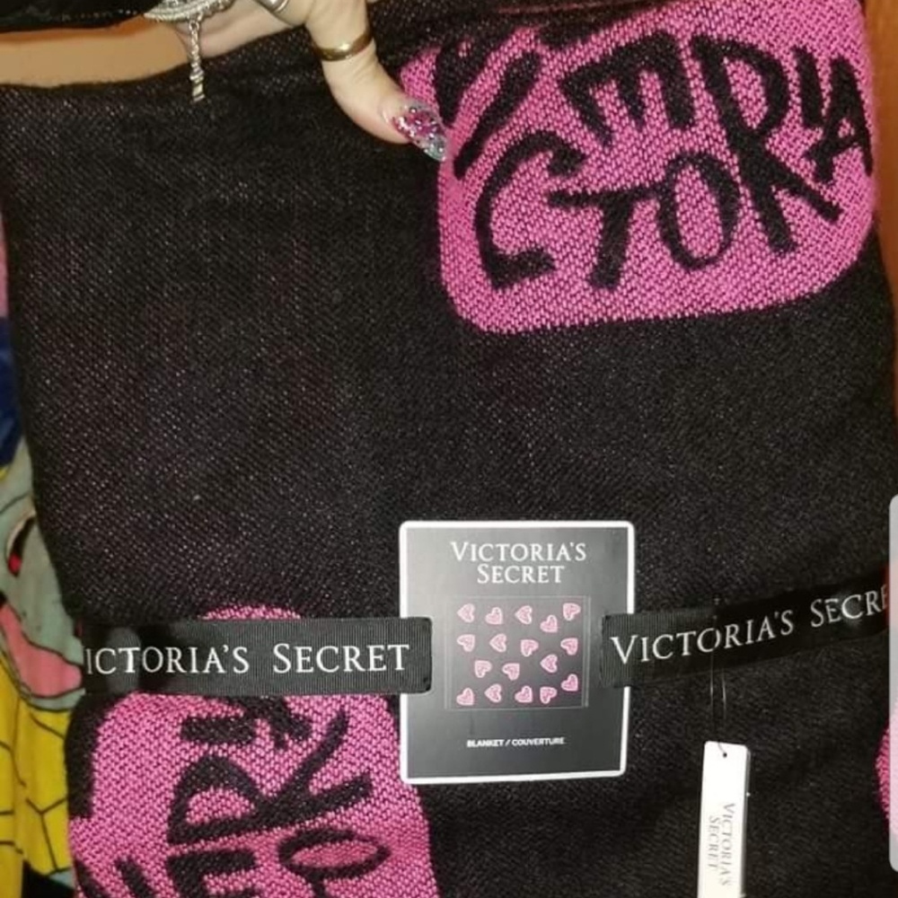 New VS throw blanket